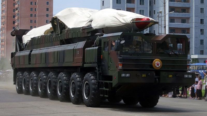 Korea Północna pokazuje na paradzie nowe rakiety balistyczne