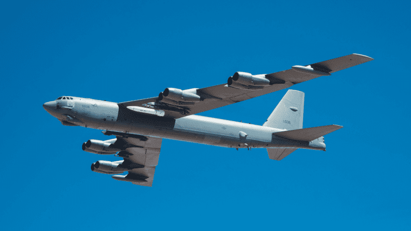 B-52H z prototypem AGM-183A / Fot. U.S. Air Force, hristopher Okula (Public Domain)