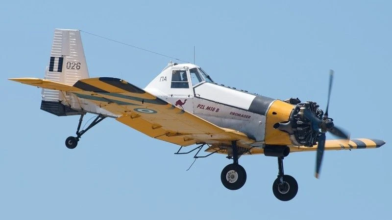 Zdjęcie ilustracyjne. PZL-Mielec M-18B Dromader. Fot. Aldo Bidini/Wikimedia Commons, GFDL 1.2