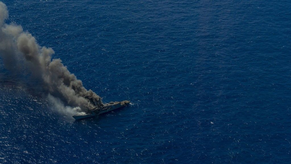 Fregata cel ex- USS “Ingraham” atakowana rakietami 15 sierpnia 2021 r. ma poliginie pacyficznym koło Hawajów. Fot. U.S. Navy