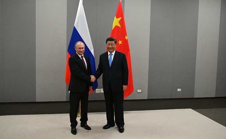 Prezydenci: Federacji Rosyjskiej, Władimir W. Putin (po lewej) oraz ChRL, Xi Jinping. Fot. kremlin.ru