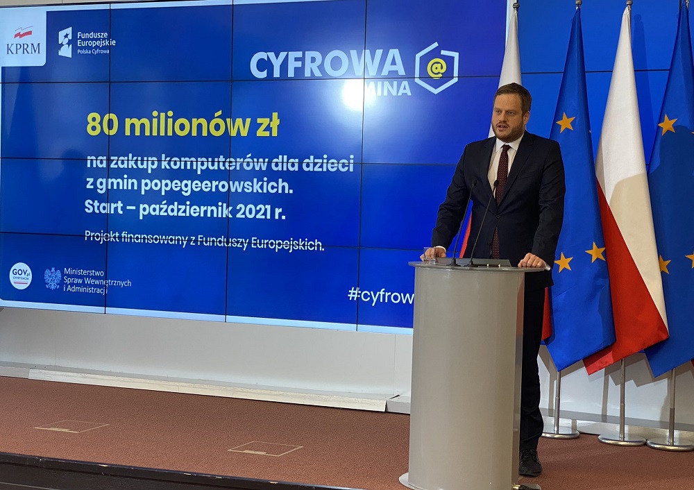 Cieszyński: Priorytetem przeniesienie relacji między państwem, a obywatelem z urzędów do komórki