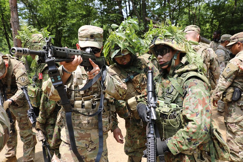 Żołnierze z USA i Japonii, fot. Sgt. 1st Class Justin A. Naylor, US INDOPACOM