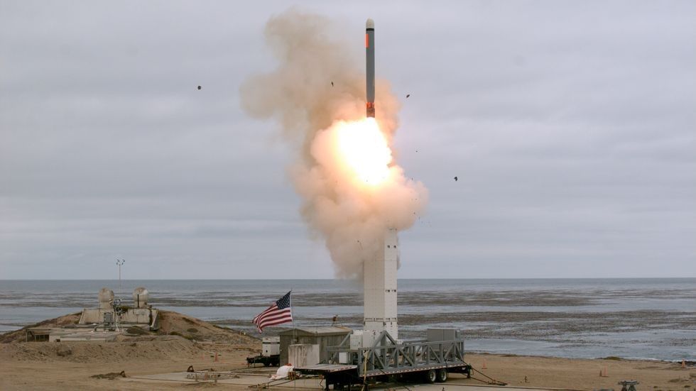 Przeprowadzone przez Amerykanów w 2019 roku testy lądowej wyrzutni pionowego startu rakiety Tactical Land-Attack Missile (TLAM) R/UGM-109 Tomahawk. Fot. Scott Howe/DoD