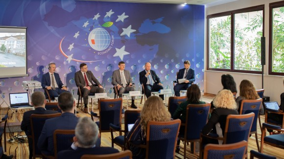 Panel dyskusyjny nt. przemysłu kosmicznego - Forum Ekonomiczne w Karpaczu (8 września 2021 r.). Fot. Space24.pl
