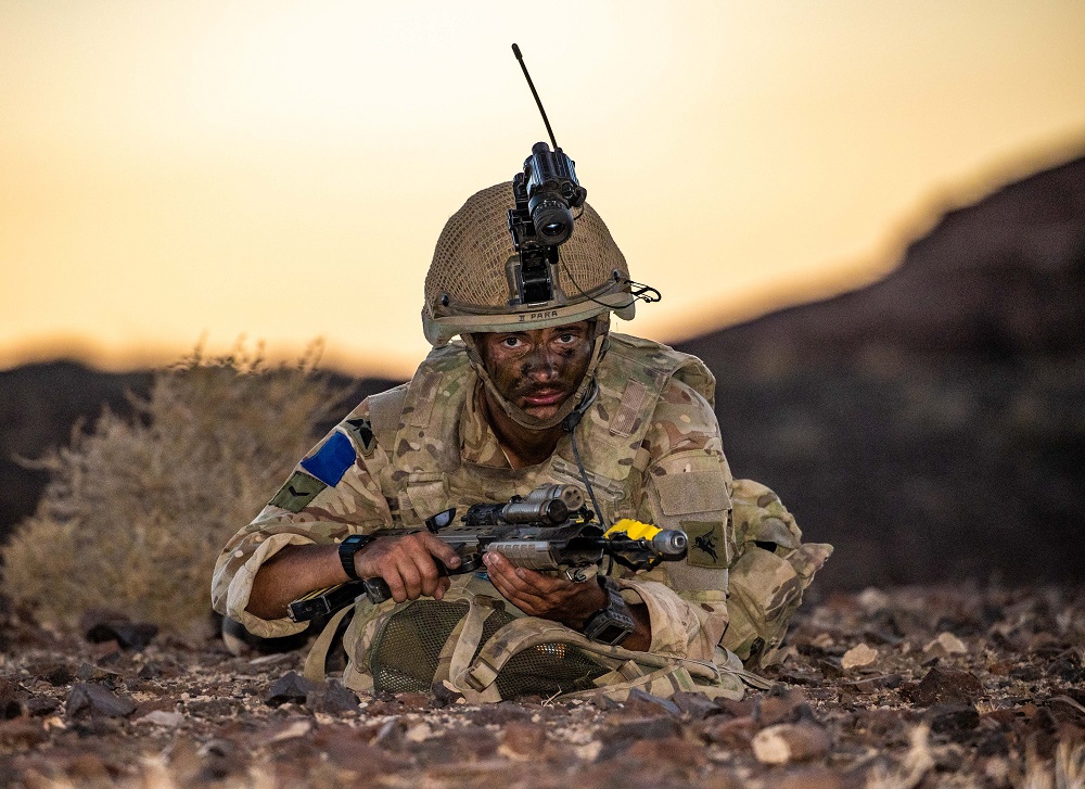 Nowa broń dla Brytyjczyków? W tle karabinki dla Rangersów