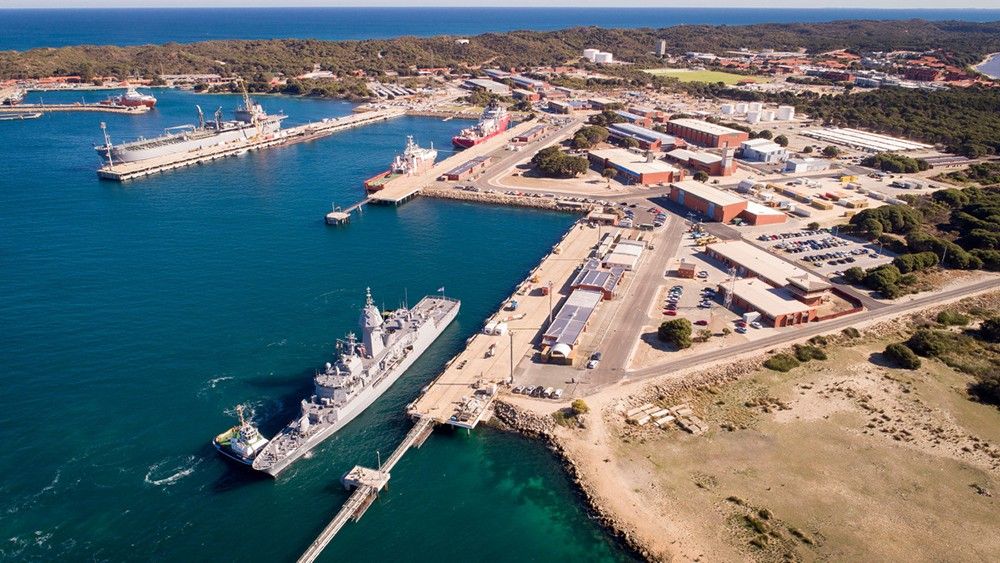 Baza australijskiej marynarki wojennej HMAS „Stiurling” w Perth może już niedługo przyjąć atomowe okręty podwodne wydzierżawione przez Australię od Stanów Zjednoczonych lub Wielkiej Brytanii. Fot. www.navy.gov.au