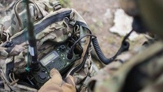 szerokopasmowa radiostacja plecakowaAN/PRC-160(V) Fot.//www.l3harris.com
