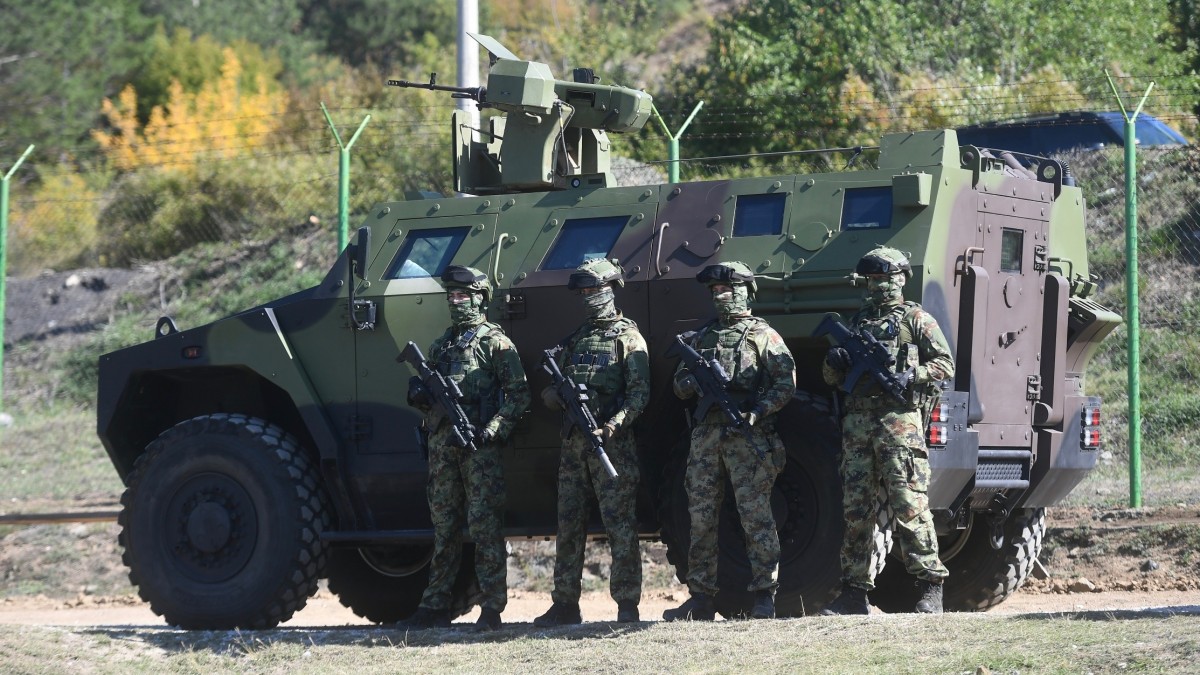 Serbska grupa taktyczna: pojazd M16 Miloš z 72 Brygady. Fot. MO Serbii