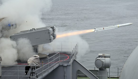 Strzelanie pociskiem ESSM - zdjęcie ilustracyjne. Fot. US Navy/Raytheon