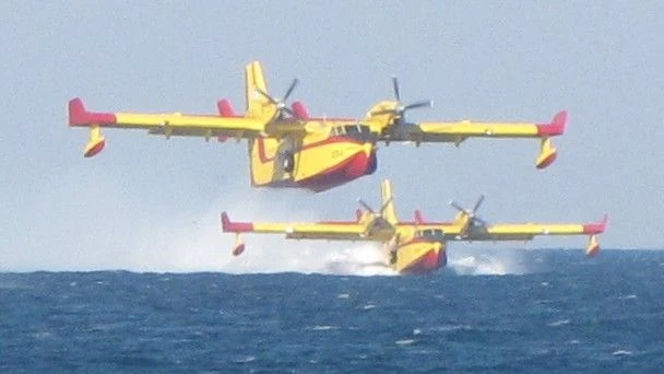 Greckie CL-415, fot. Michael Sender - Michael Sender, licencja CC BY-SA 3.0, commons.wikimedia.org