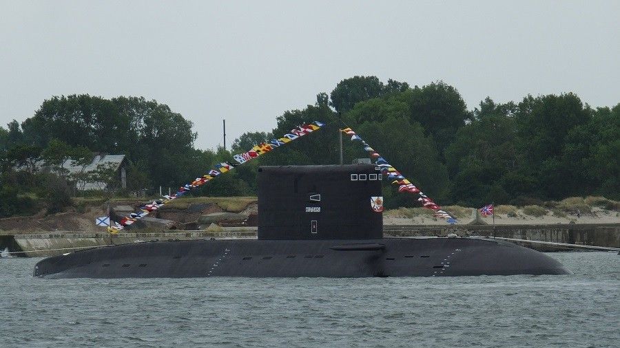 Dzięki okrętom podwodnym WMF nadal jest jedną z najsilniejszych flot na świecie. Na zdjęciu jednostka o napędzie spalinowo-elektrycznym "Staryj Oskoł" Floty Czarnomorskiej uzbrojona w rakietowe pociski dalekiego zasięgu Kalibr-PŁ. Fot. Defence24.pl