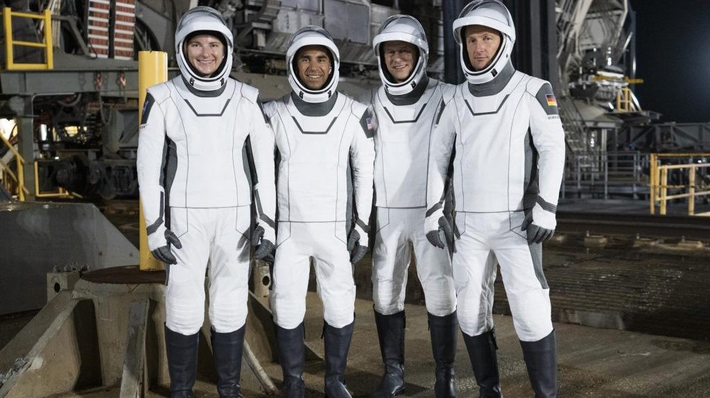 Kompletny skład misji załogowej Crew-3 (od prawej: Matthias Maurer, Tom Marshburn, Raja Chari oraz Kayla Barron). Fot. NASA [nasa.gov]