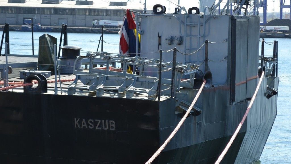 Zrzutnie bomb głębinowych na rufie korwety zwalczania okrętów podwodnych ORP „Kaszub”. Fot. M.Dura