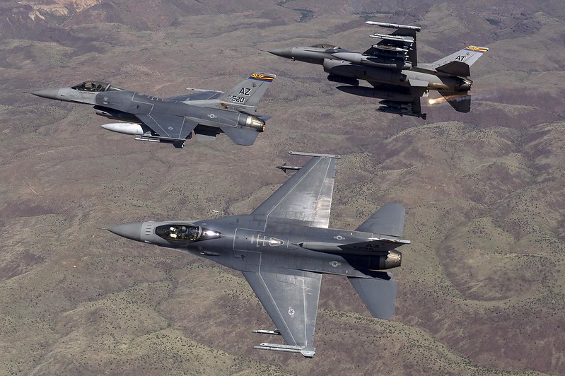 F-16 / Fot. U.S. Air Force, Master Sgt. Jeffrey Allen