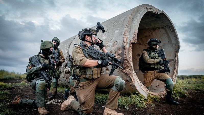 Żołnierze IDF, kompanii rozpoznawczej z Korpusu Pancernego, podczas szkolenia na Wzgórzach Golan w kwietniu 2021 roku.