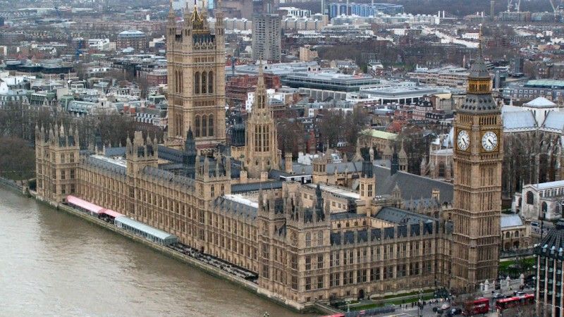 Widok Pałacu Westminsterskiego z London Eye