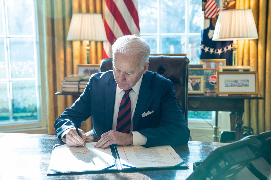 Biden podpisał protokoły akcesji Finlandii i Szwecji do NATO