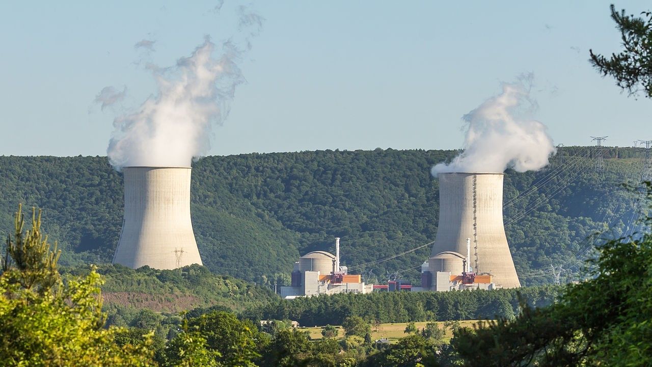 Le nucléaire s’éteint, la France se sauve avec le charbon