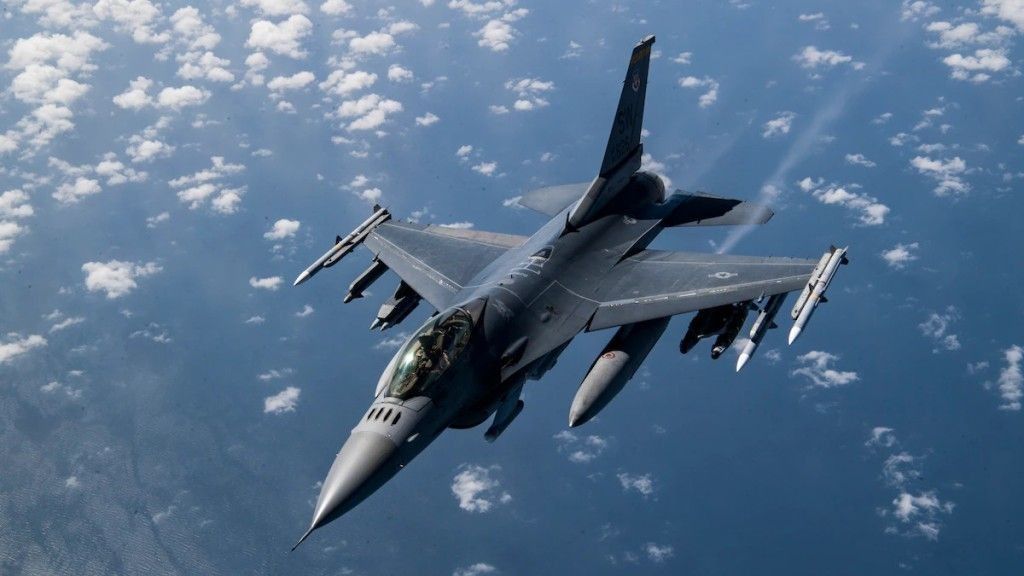 Zdjęcie ilustracyjne przedstawiające F-16
