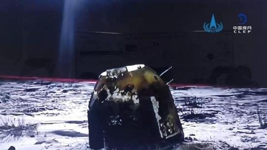 Kapsuła misji Chang'e 5 na powierzchni Księżyca