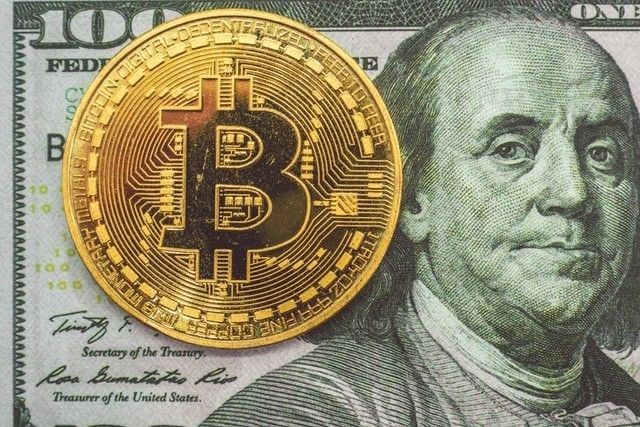 Iran chce ubezpieczać statki w cieśninie Ormuz. Płatności tylko w bitcoinie