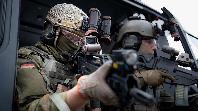 Niemcy: trzech żołnierzy Bundeswehry wśród aresztowanych ekstremistów