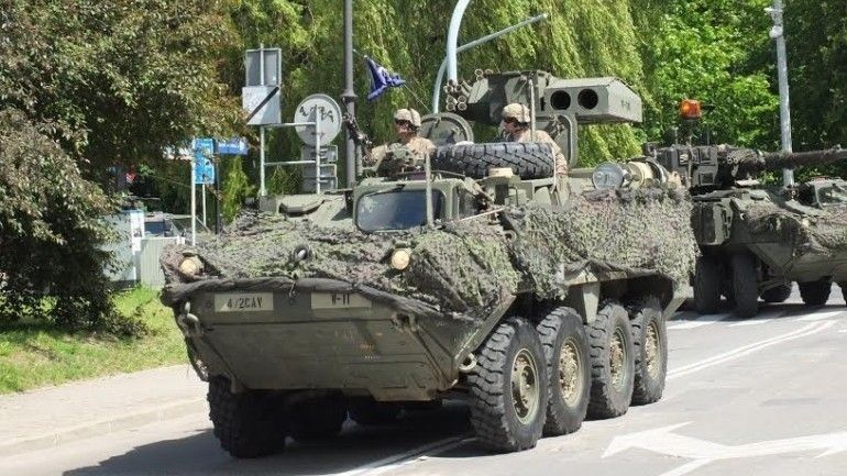Transporter Stryker w wersji niszczyciela czołgów z ppk TOW podczas ćwiczeń w Polsce