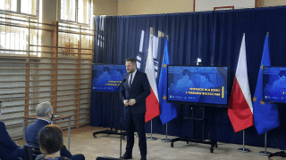 Janusz Cieszyński podczas konferencji prasowej