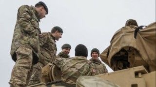 Amerykańscy i brytyjscy żołnierze