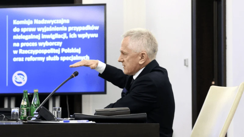 gen. Policji Adam Rapacki podczas posiedzenia senackiej komisji ds. Pegasusa