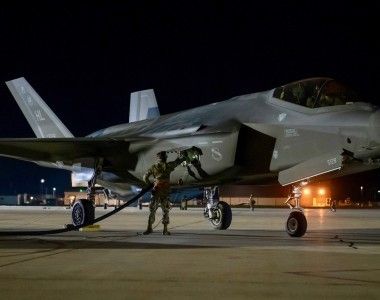 Tankowanie F-35 w nocy