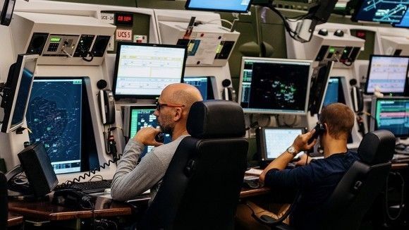 stanowisko kontroli ruchu powietrznego PAŻP