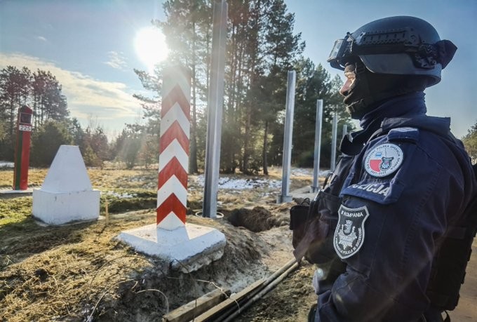 Policja, granica, funkcjonariusz