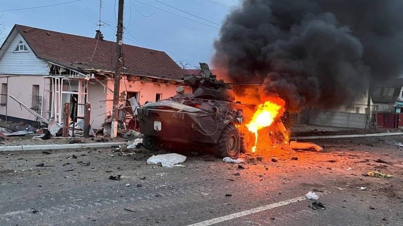 BTR-82A on fire, following an artillery strike that stopped a Russian column in Skibin (Скибин).
