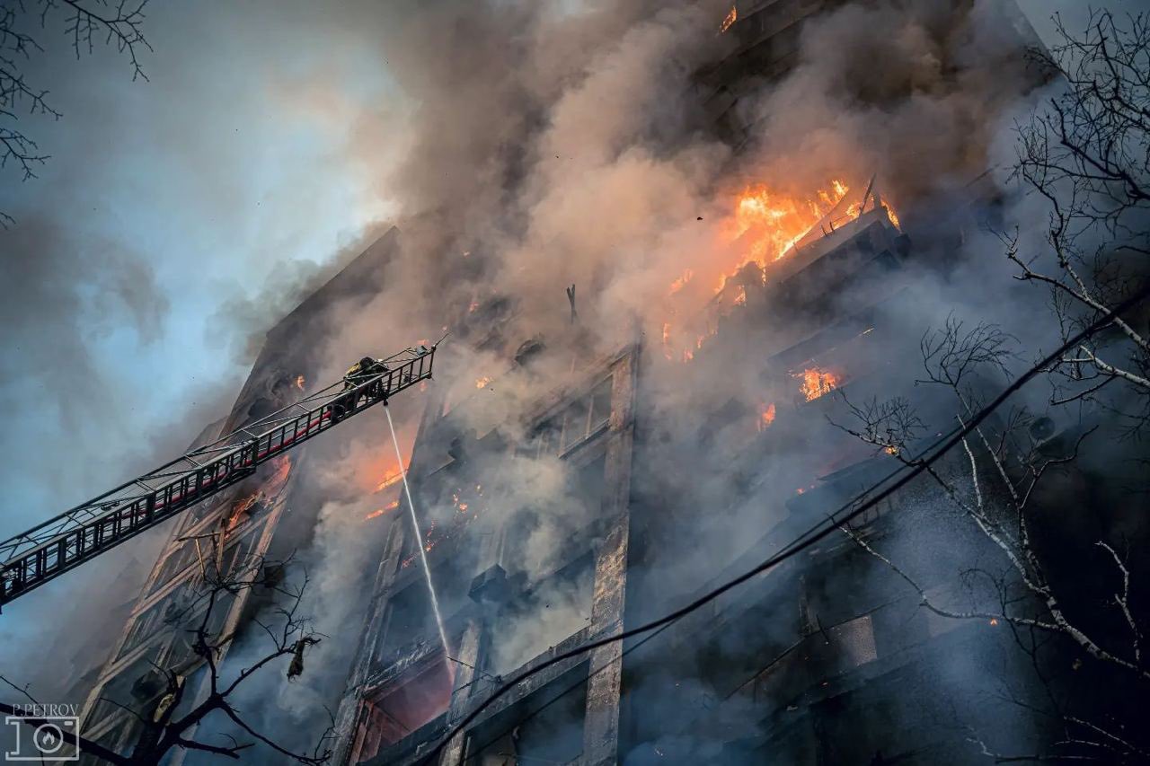 A fresh  maneuver  of air-to-missile strikes. In the crosshairs of defence  manufacture  objects