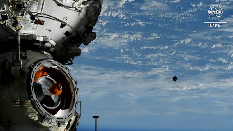 Sojuz MS-21 dokujący do Międzynarodowej Stacji Kosmicznej