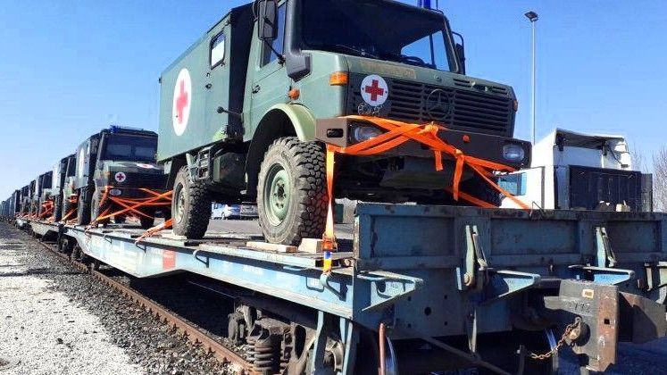 Sanitarka oparta o ciężarówkę małej ładowności Unimog