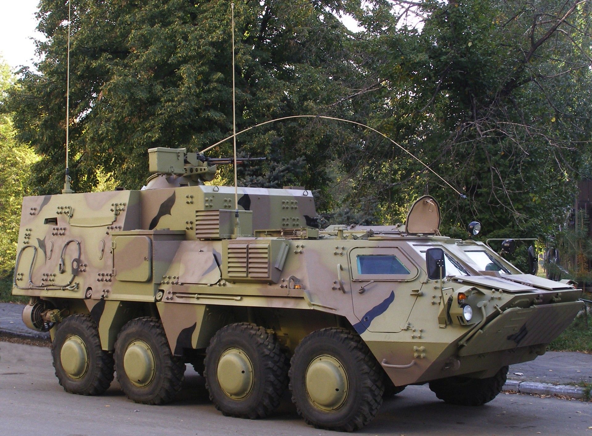BTR-4 - kołowy BWP z Ukrainy na wojnie [ANALIZA]