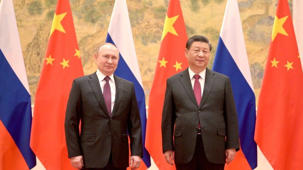 Spotkanie prezydenta Rosji Władimira Putina z chińskim odpowiednikiem Xî Jinpingiem w czasie Zimowych Igrzysk Olimpijskich 2022.