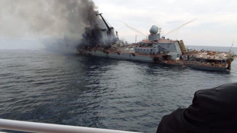 Krążownik rakietowy Moskwa podczas pożaru