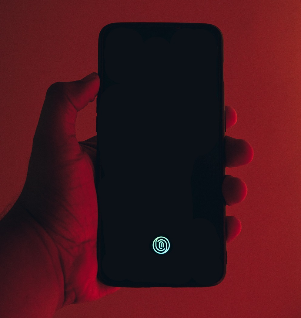 Ataki spoofingowe na znane osoby. Zatrzymano jednego z hakerów, ale to nie koniec