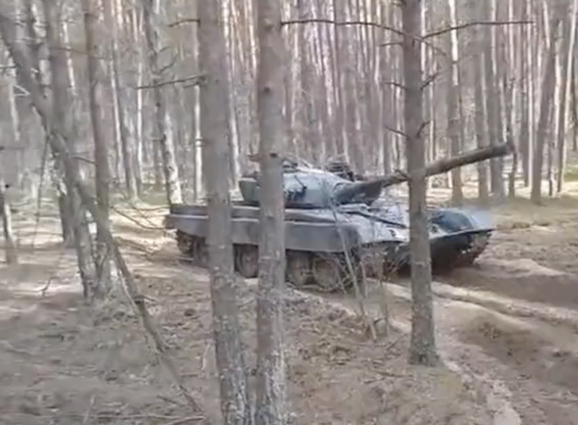 NextImg:Upgraded ex-Polish T-72s Spotted in Ukraine
