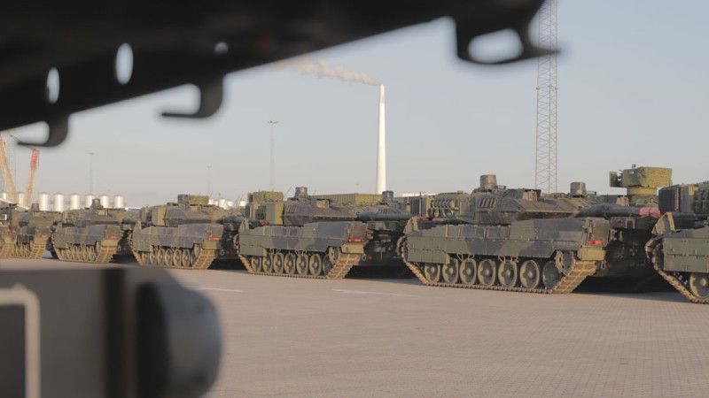 Danish Leopard 2A7 MBTs back in Denmark.