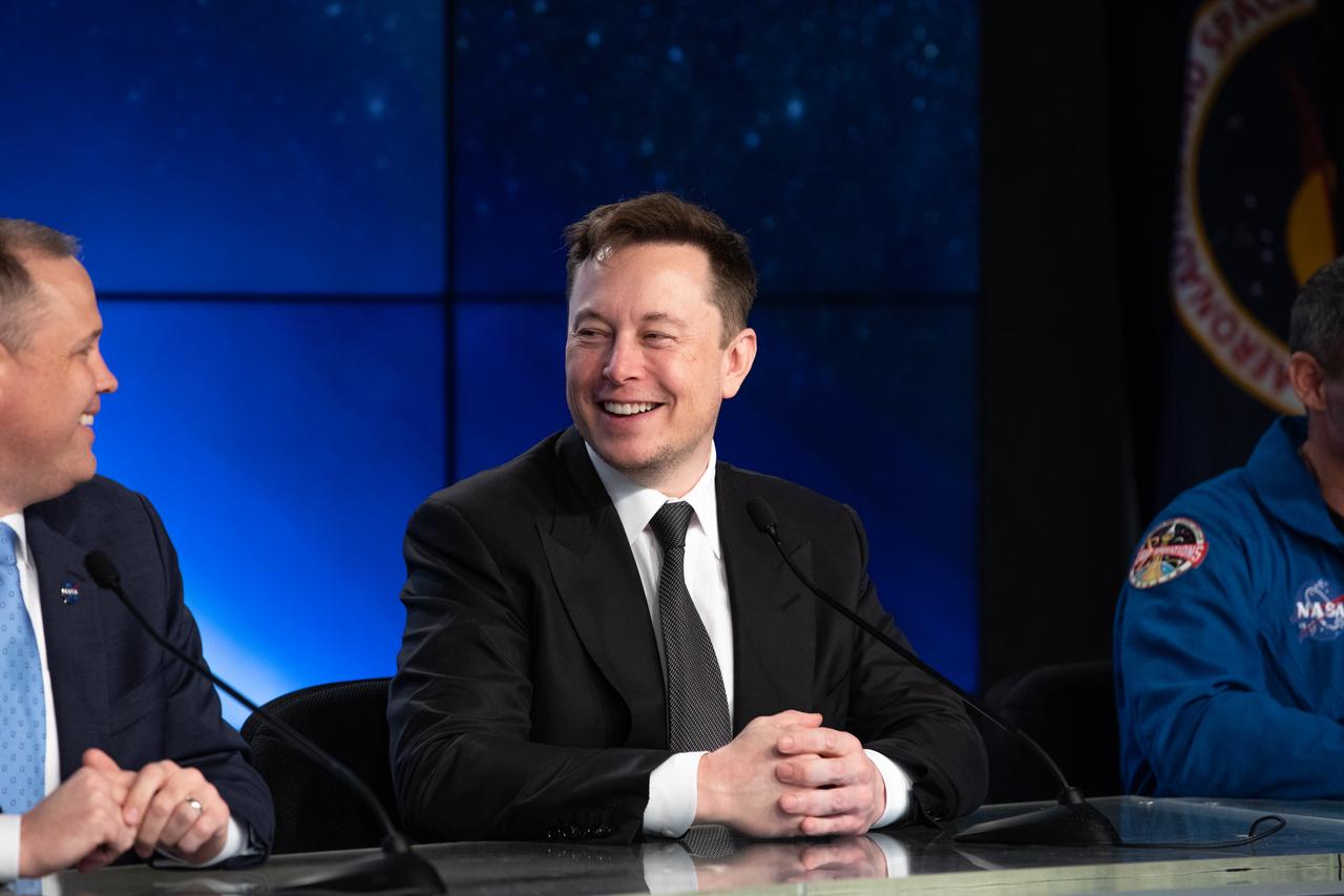 Elon Musk ingeruje w wybory w USA?