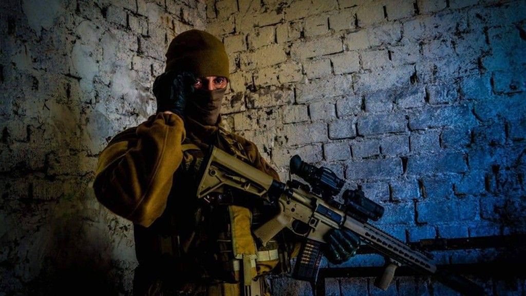 Żołnierz Gwardii Narodowej Ukrainy z UAR-15