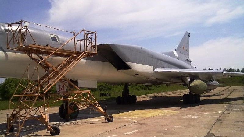 Bombowiec Tu-22M3 z podwieszoną rakietą Ch-22 w ramach ćwiczeń „Wostok-2010”