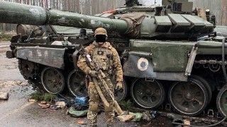 UAR-10 sniper and tank