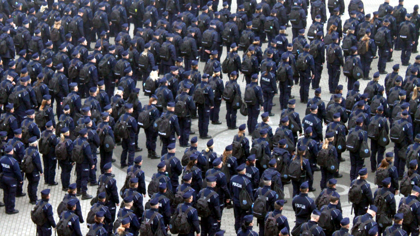 Ilu policjantów trafi do służby w 2023 roku?