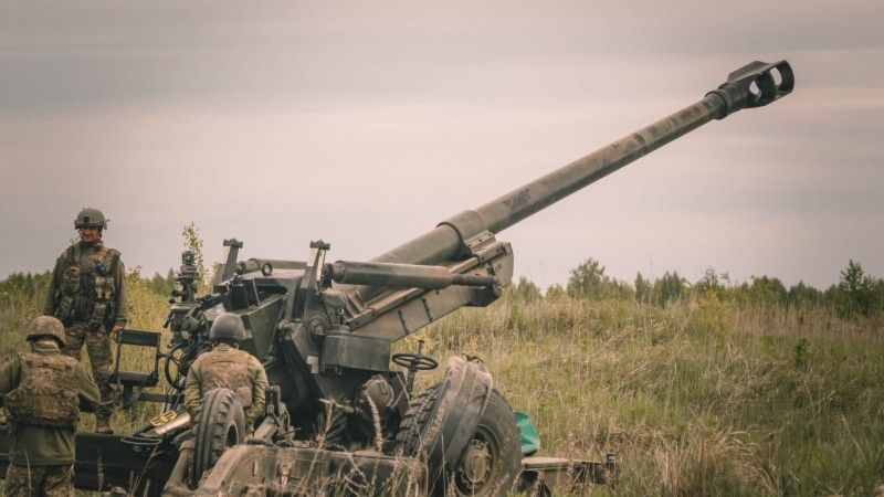 Holowana armatohaubica FH-70 używana przez ukraińskich artylerzystów